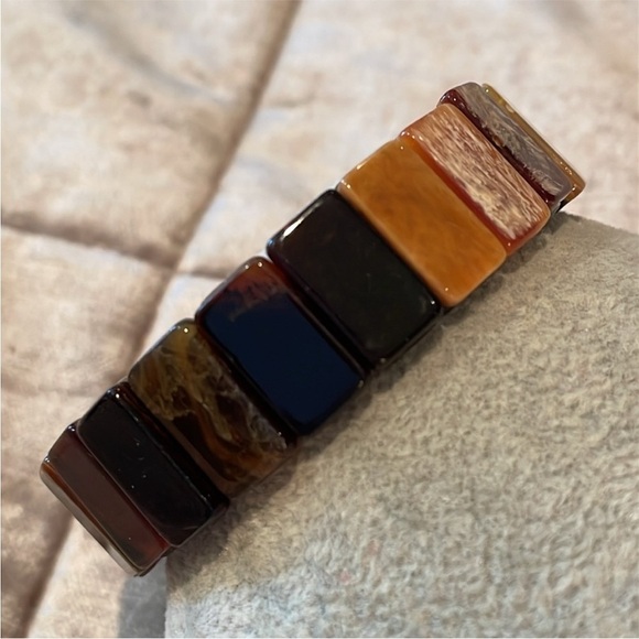 Elegant Brown and Black Bracelet - Picture 2 of 4